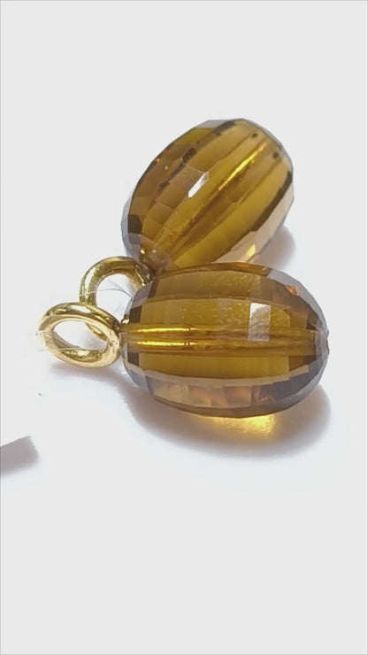 Pair of yellow gold pendants with Madeira quartz