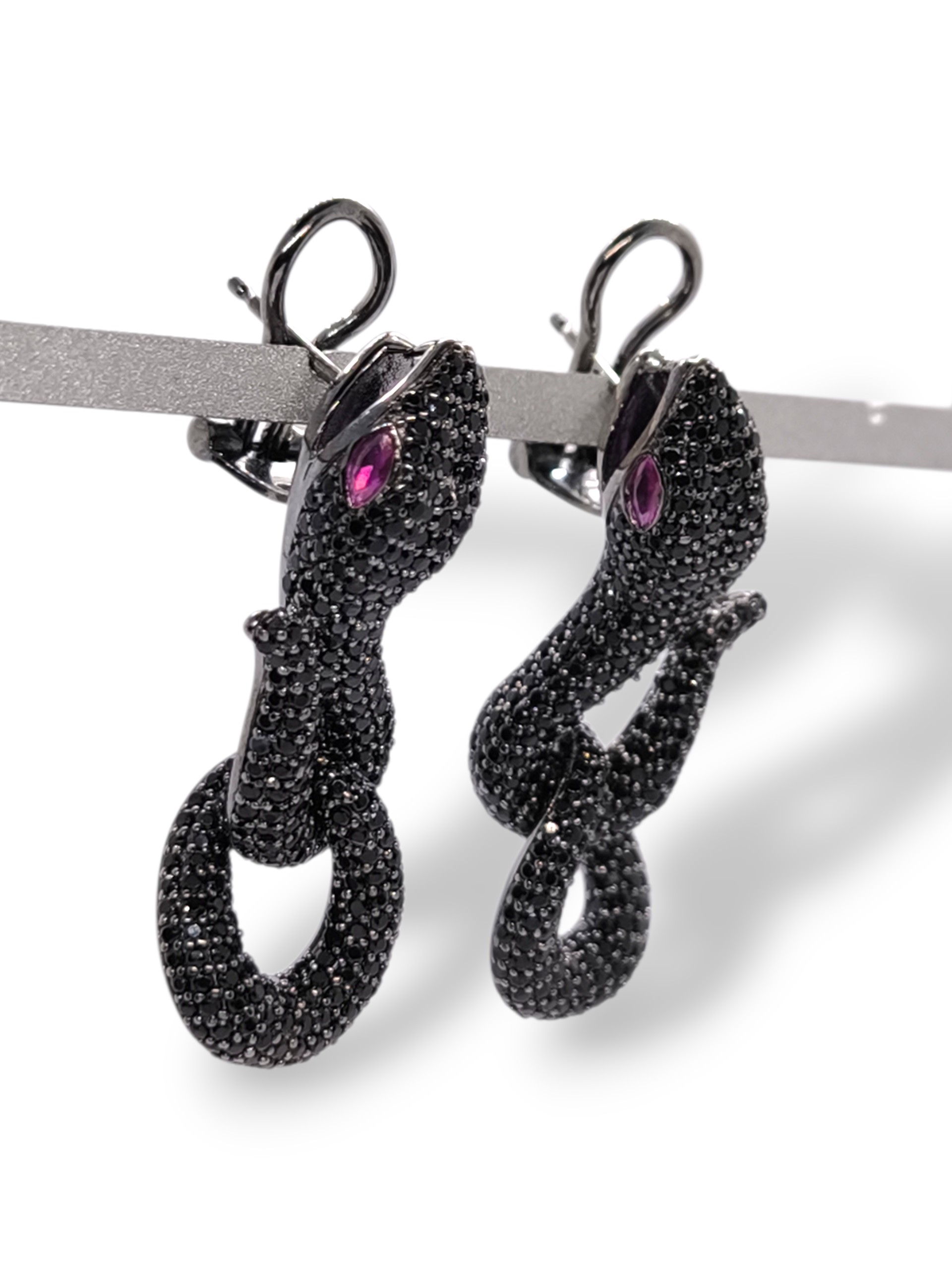 Orecchini Orecchini Serpente in Argento 925 Brunito con Zirconi Neri e Rossi - Gioielli Pavan