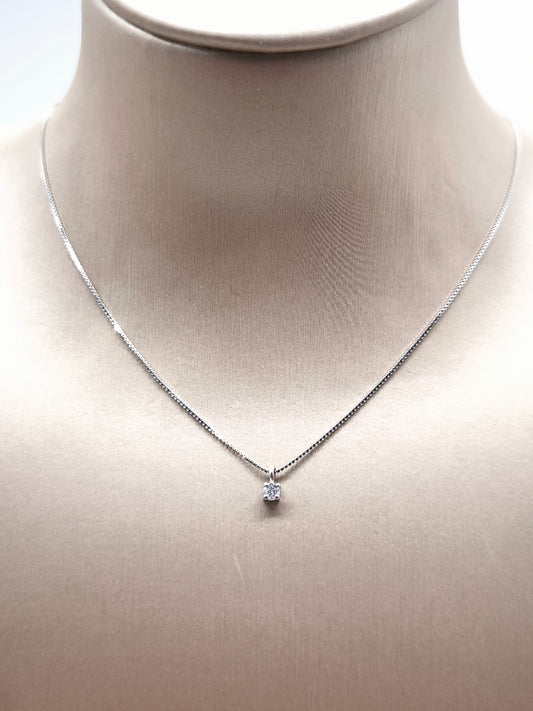 White gold necklace with light point and diamond