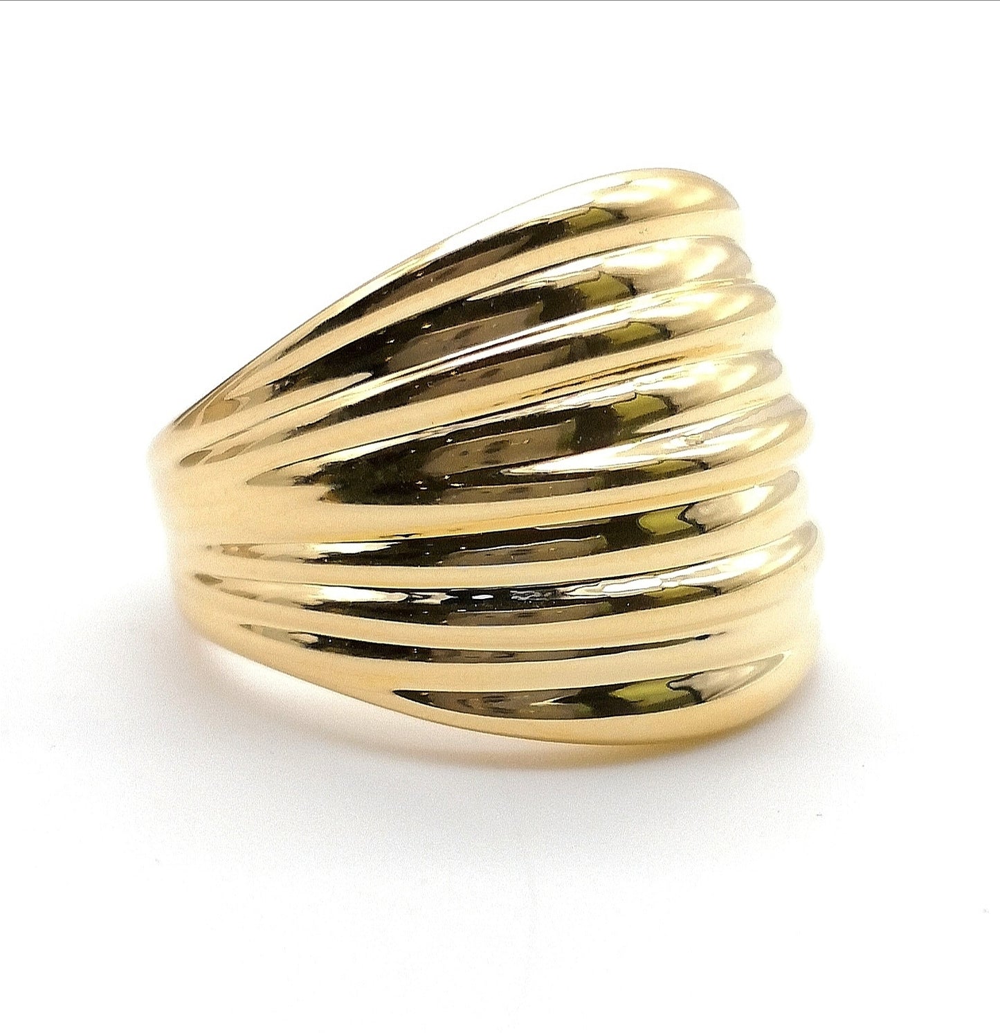 Soave gold - Yellow gold ring with scaled festooned band