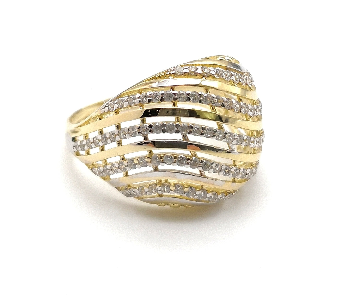 Scaled band ring with zirconia
