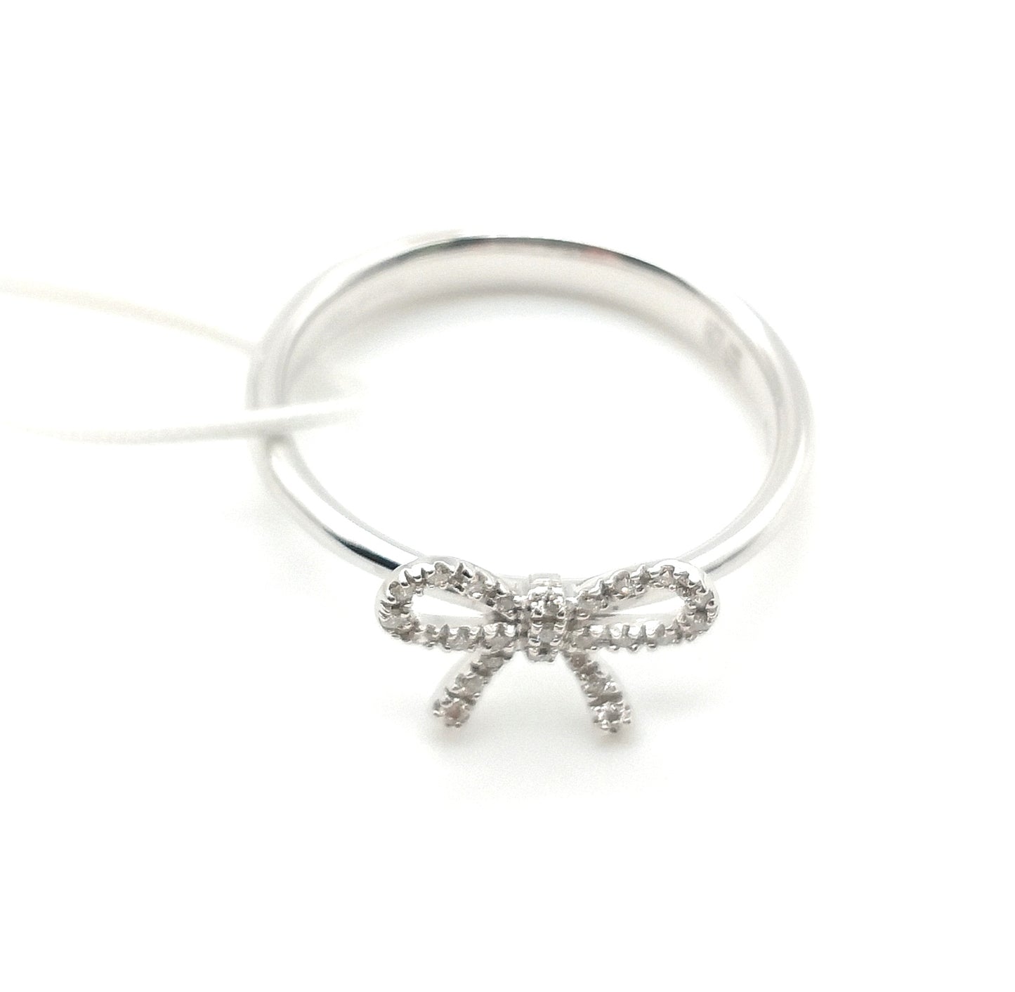 White gold ring with bow diamonds