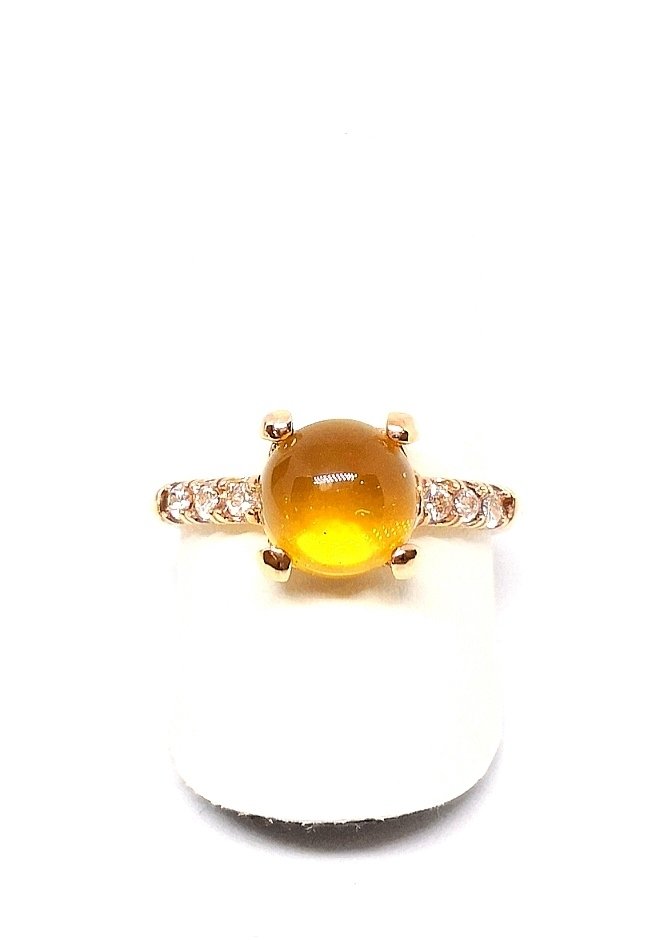 Anello in argento dorato giallo con cabochon giallo e zirconie