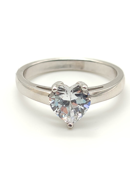 Solitaire silver heart zirconia ring