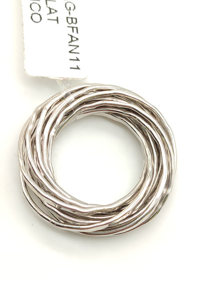 Multi-strand ring in white rhodium-plated hammered silver