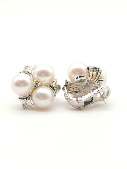 Gold earrings with diamonds and pearls