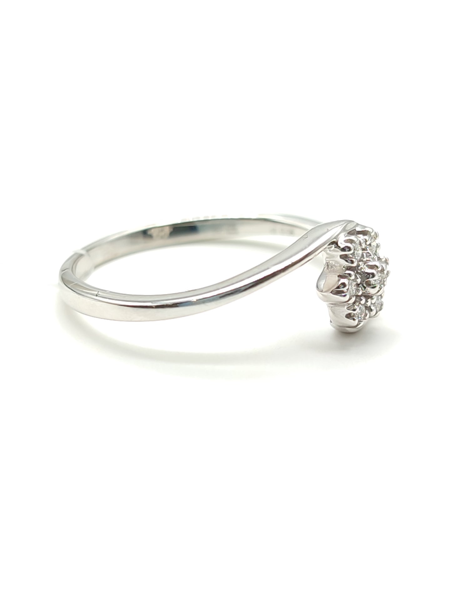 Solitaire flower ring 0.06ct