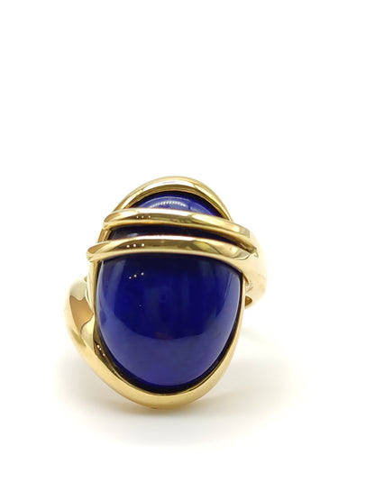 Gold ring with large oval lapis lazuli