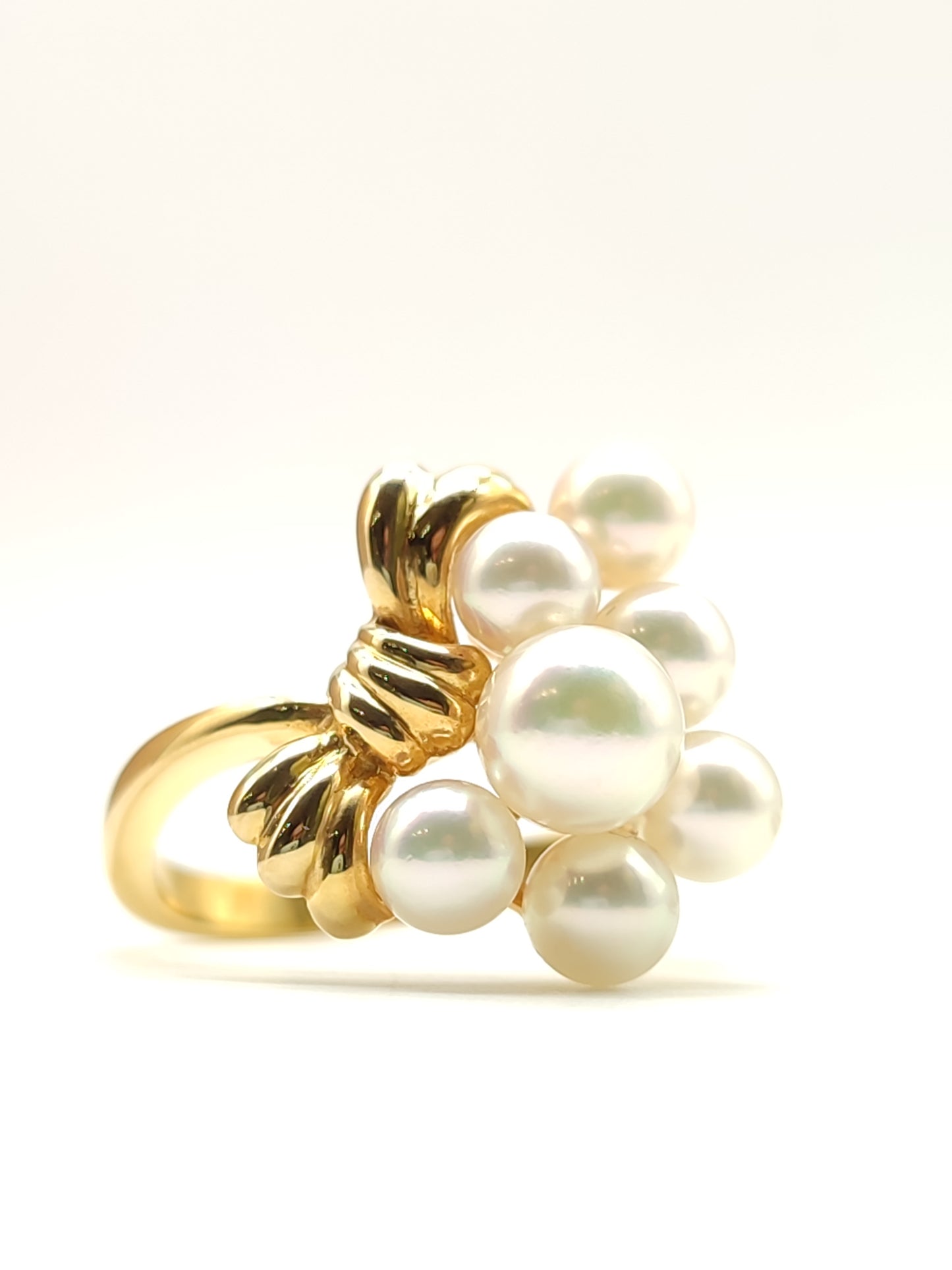 Mikimoto - Gold bow ring with Japanese pearls