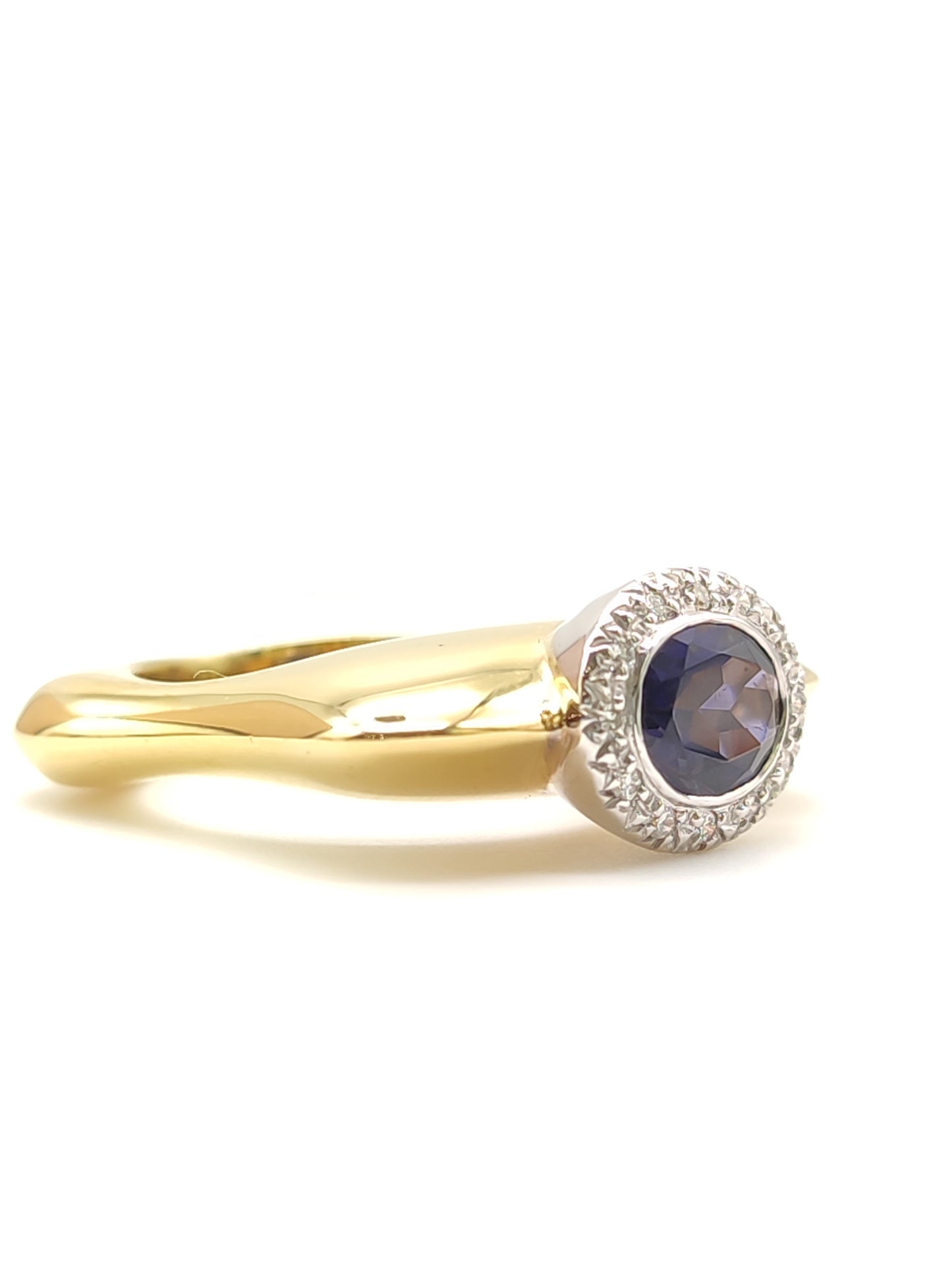 Pavan - Gold ring with Iolite and diamonds