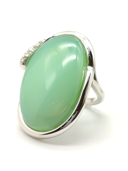 Pavan - Gold ring with chalcedony and diamonds