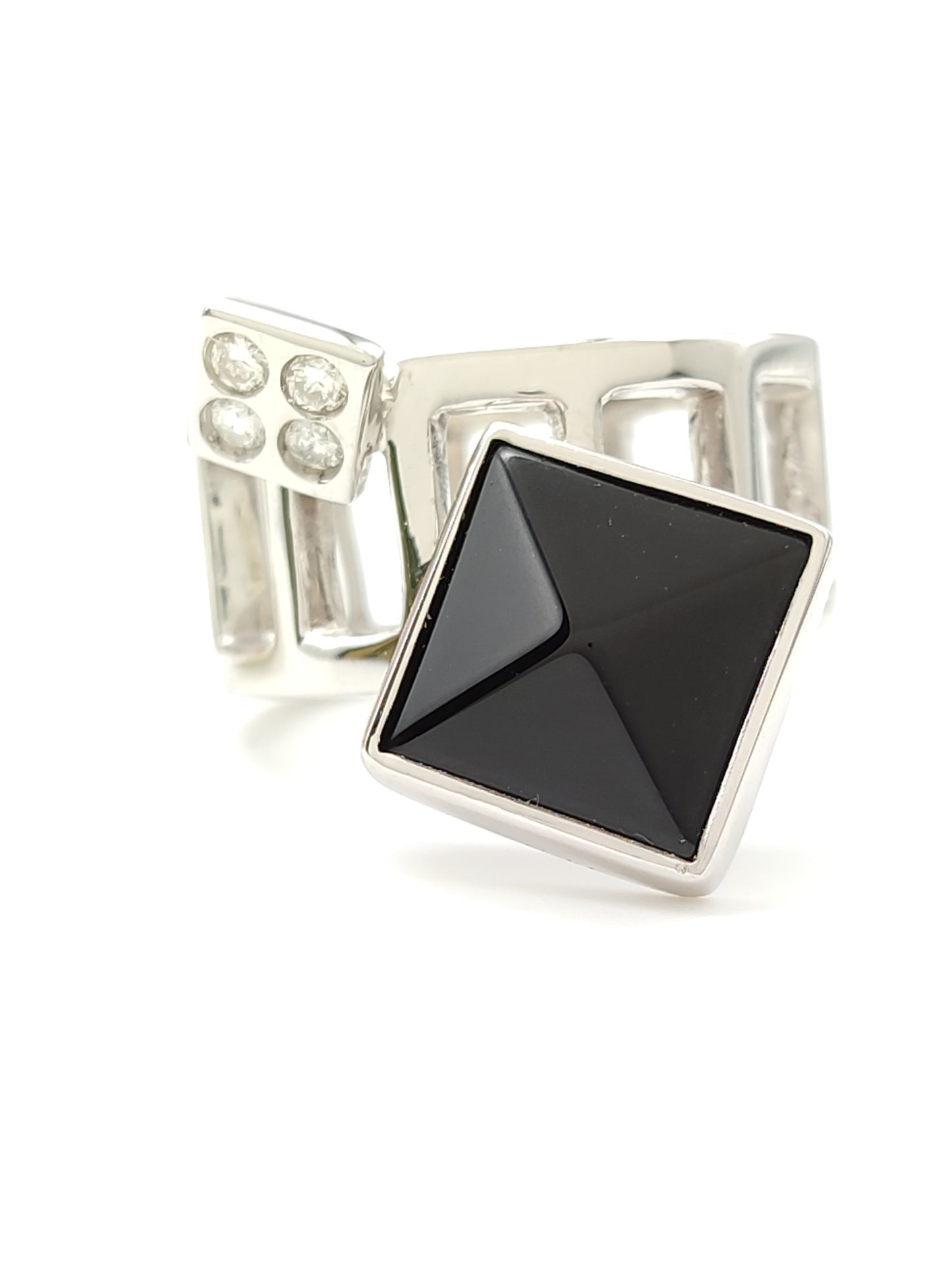 Pavan - Gold ring with onyx and diamonds
