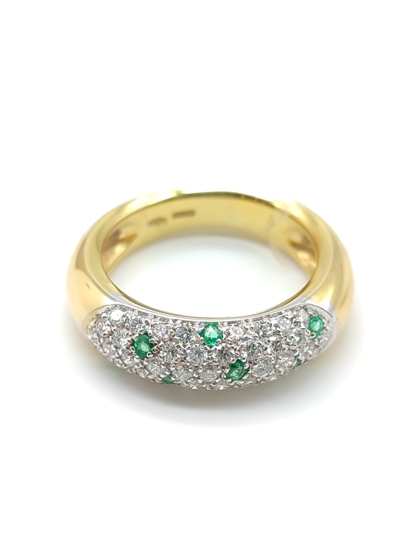 Anello in oro con smeraldi e diamanti
