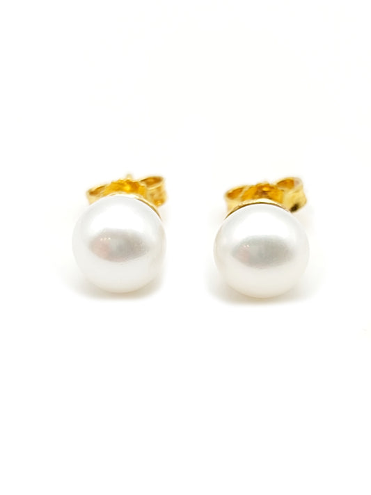 Gold lobe earrings with Japanese pearls