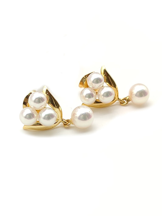 Gold lobe earrings with Japanese pearls