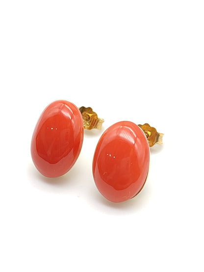 Lobe earrings with coral