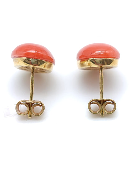 Lobe earrings with coral