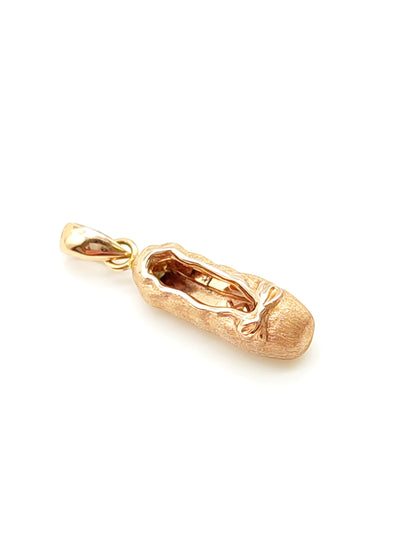 Ballerina shoe pendant in gold