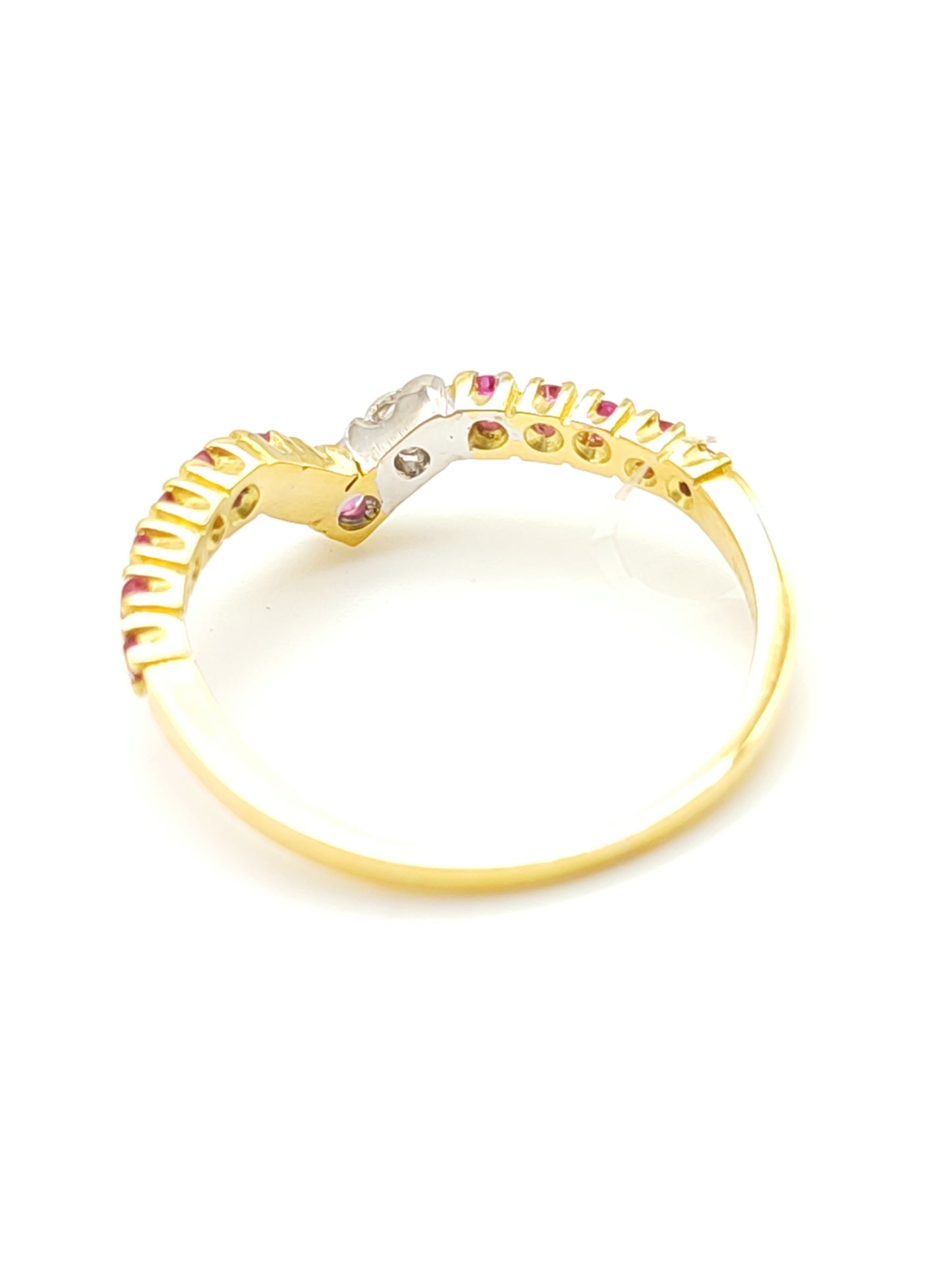 Gold ring with rubies and diamond
