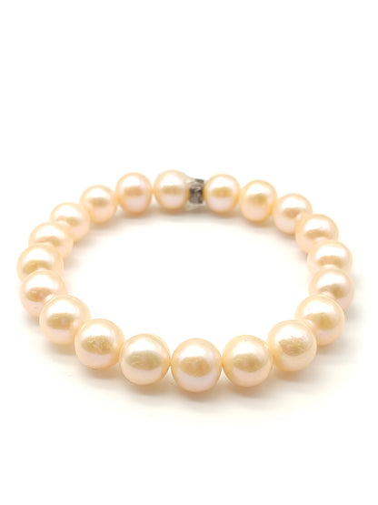Elastic pearl bracelet