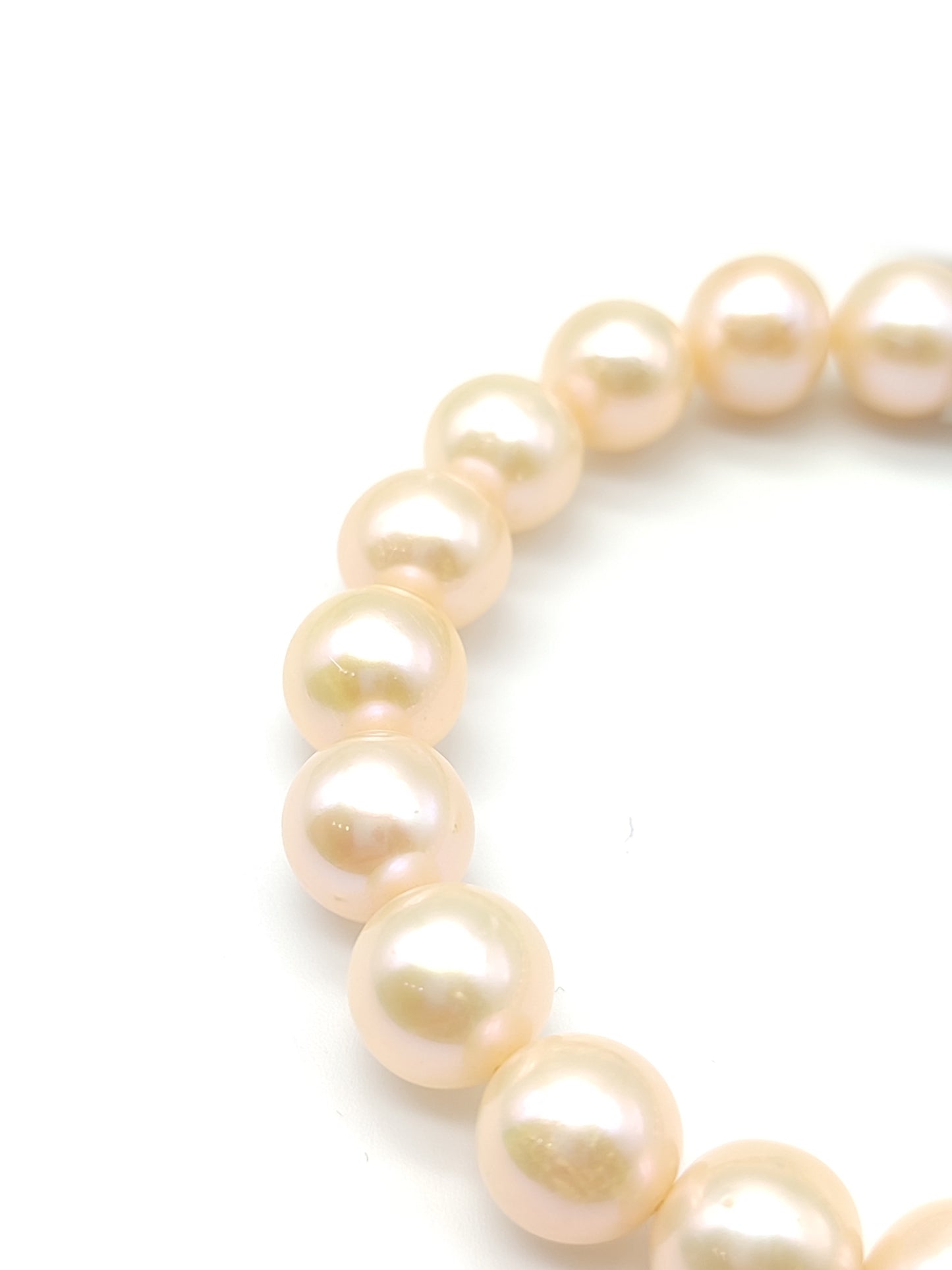 Elastic pearl bracelet