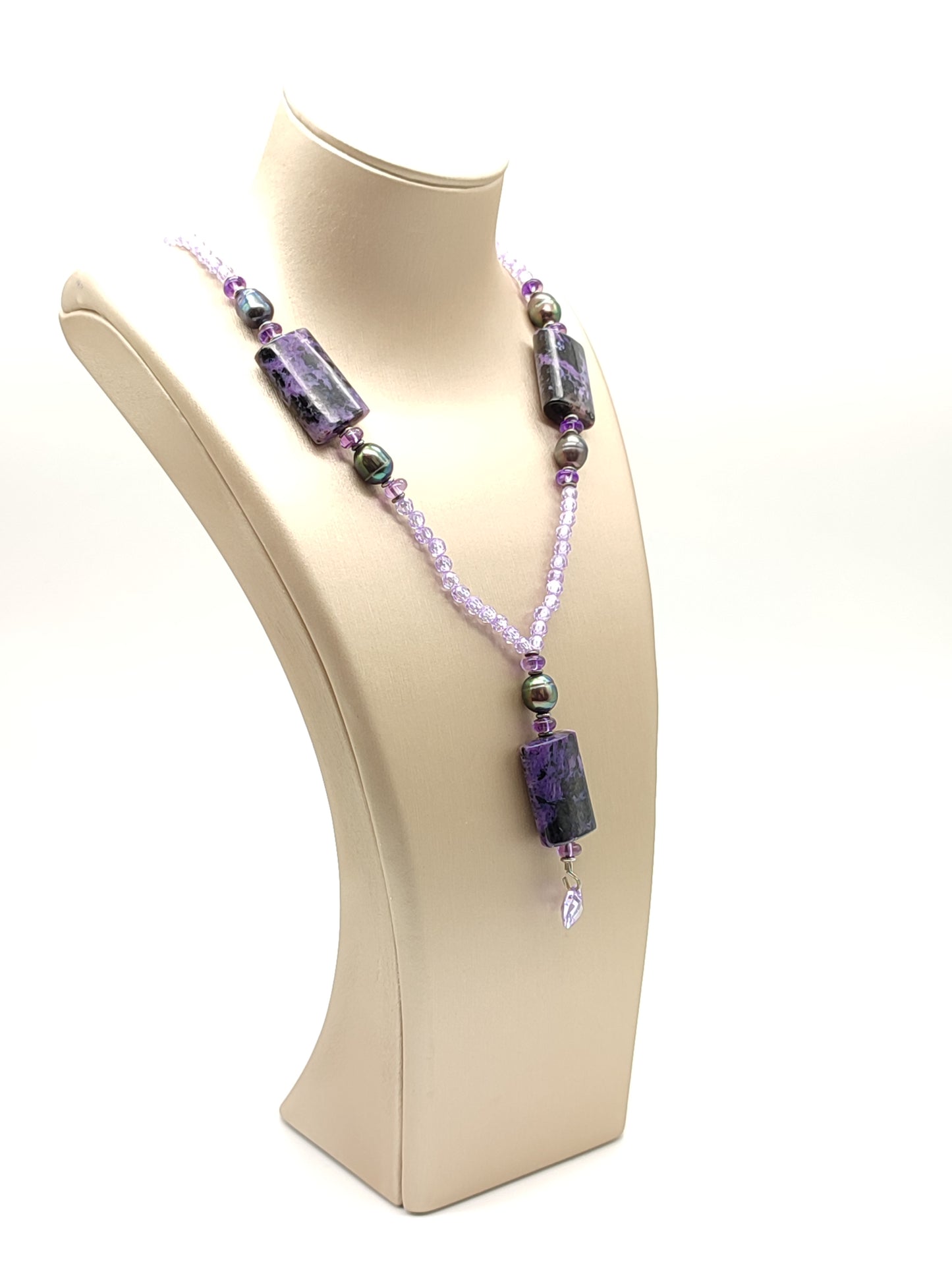 Long necklace with amethysts and cultured pearls