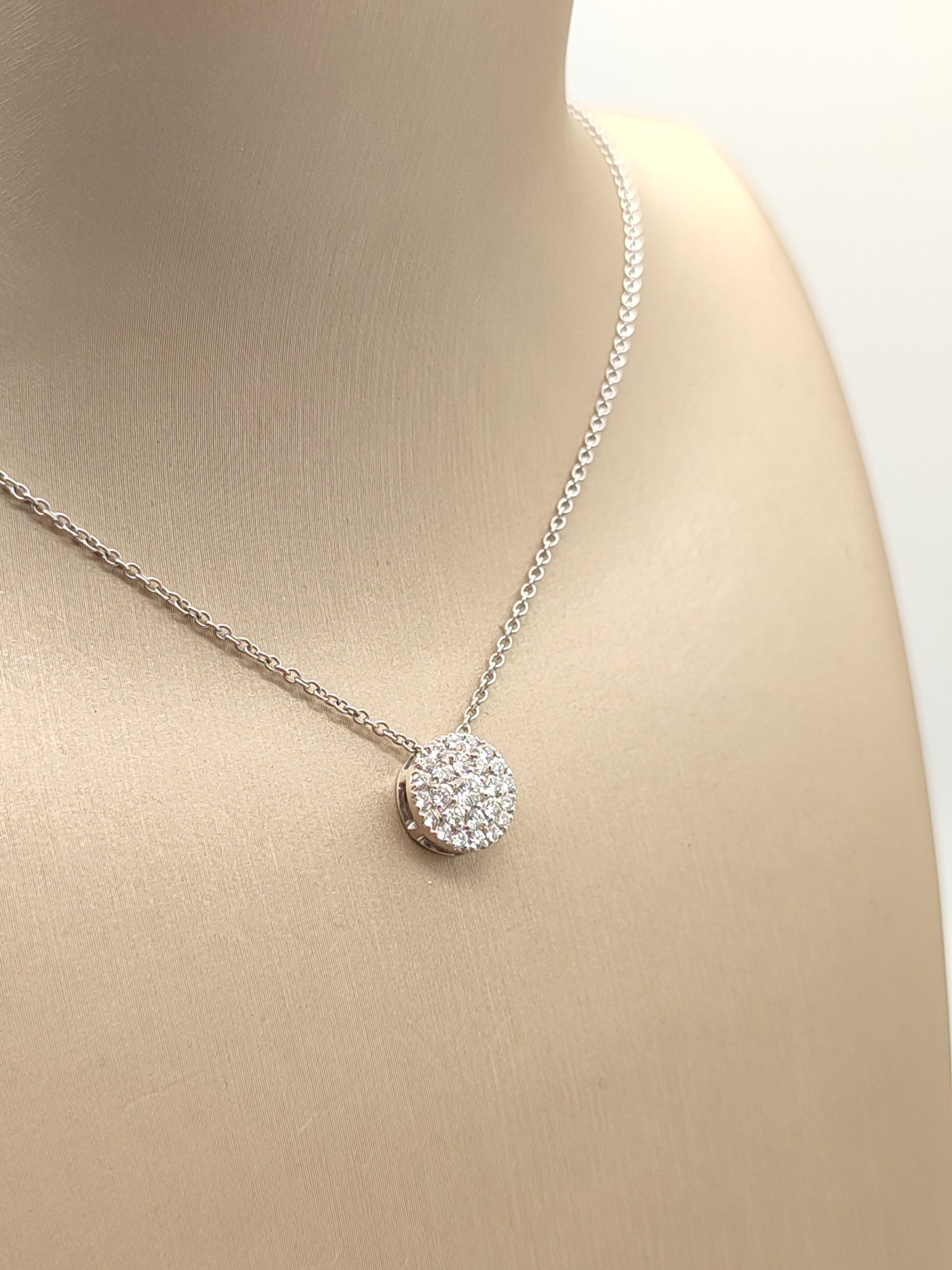 Round gold pavé necklace with 0.40ct diamonds