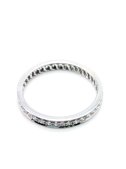 Full circle ring in gold with 0.76ct diamonds