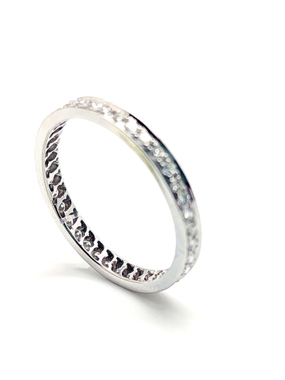 Full circle ring in gold with 0.76ct diamonds