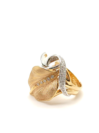 Leaf ring in gold and diamonds Cammilli