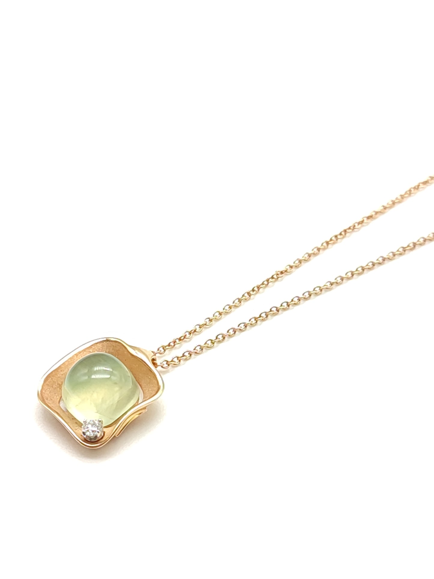 Dune cubic necklace in gold with Cammilli Prehnite
