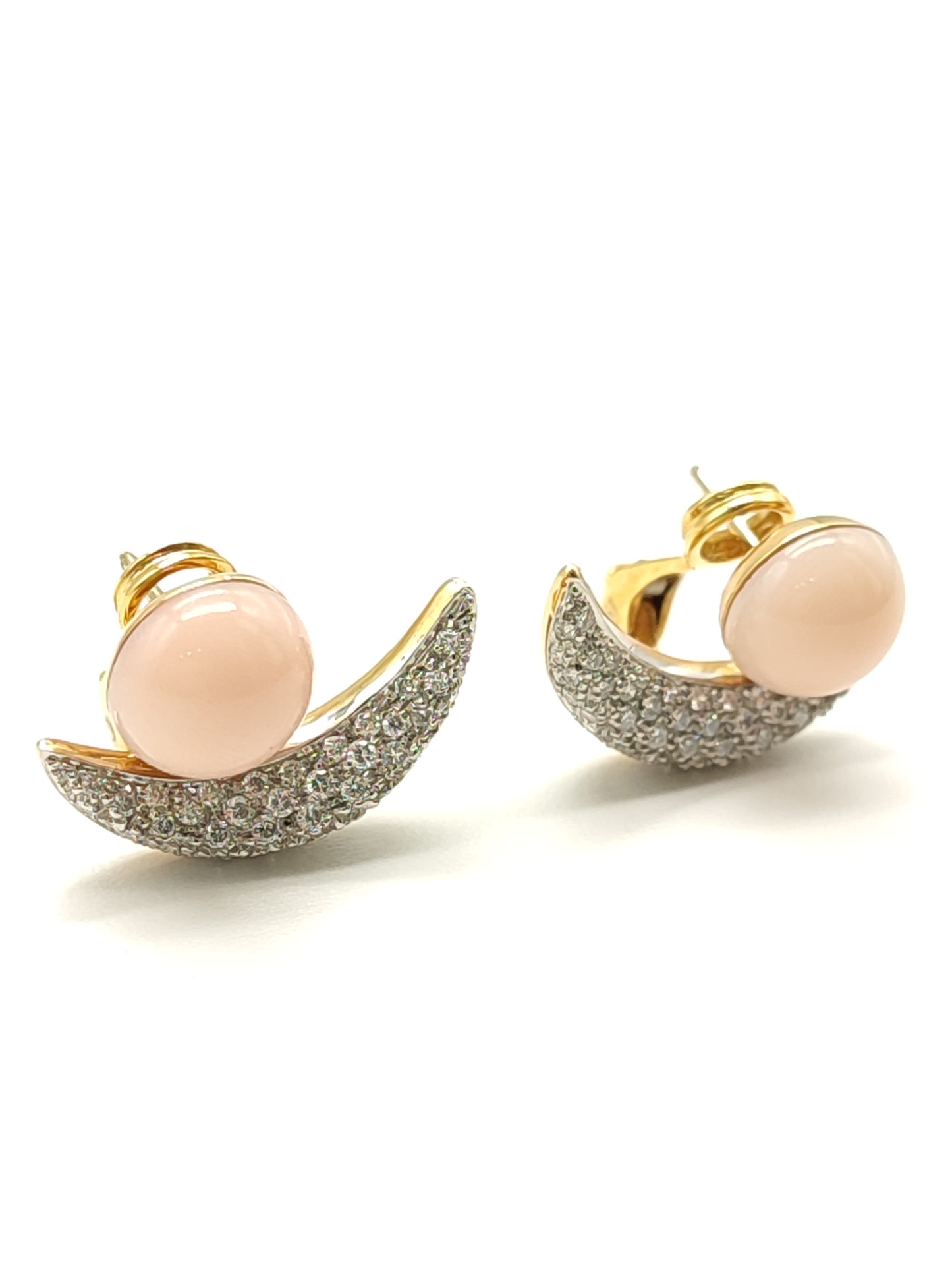Gold and platinum earrings with diamonds