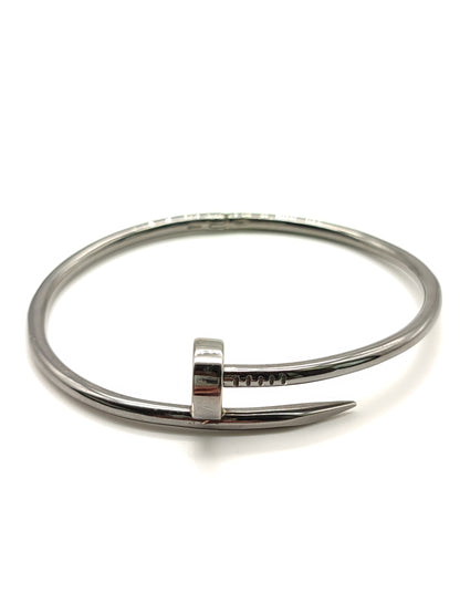 Nail-shaped bangle in burnished silver