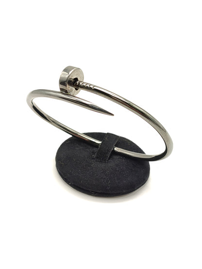 Nail-shaped bangle in burnished silver