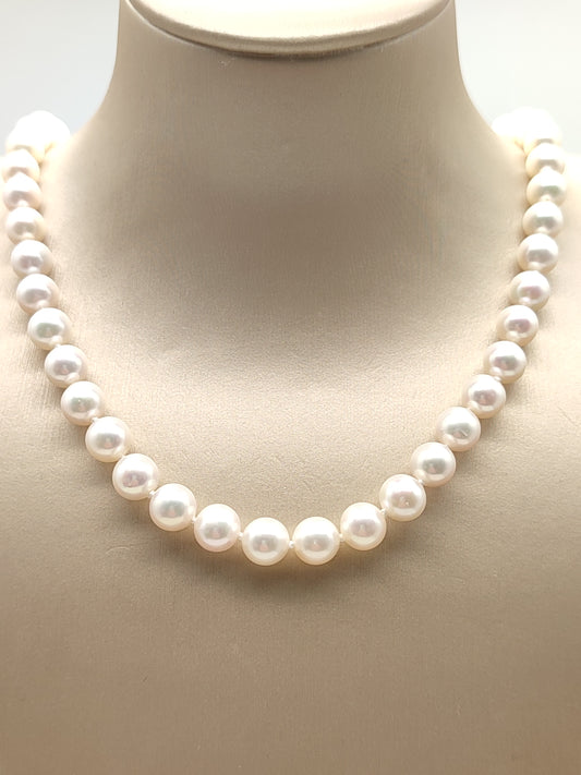 Gold choker with freshwater pearls