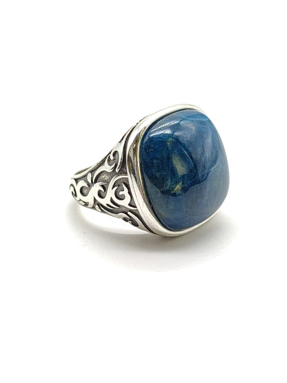 Silver ring with tribal Apatite
