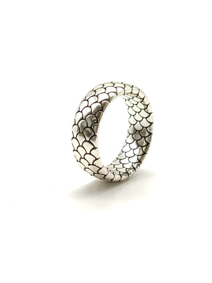 Silver ring with scales band