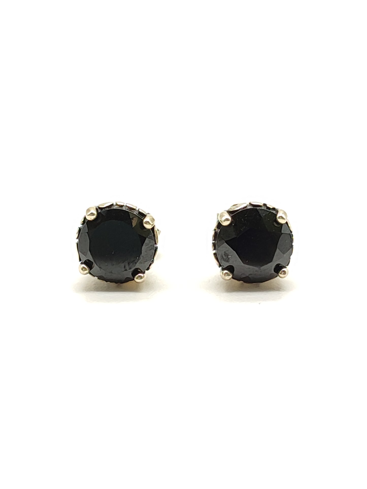 Stud earrings with black spinels