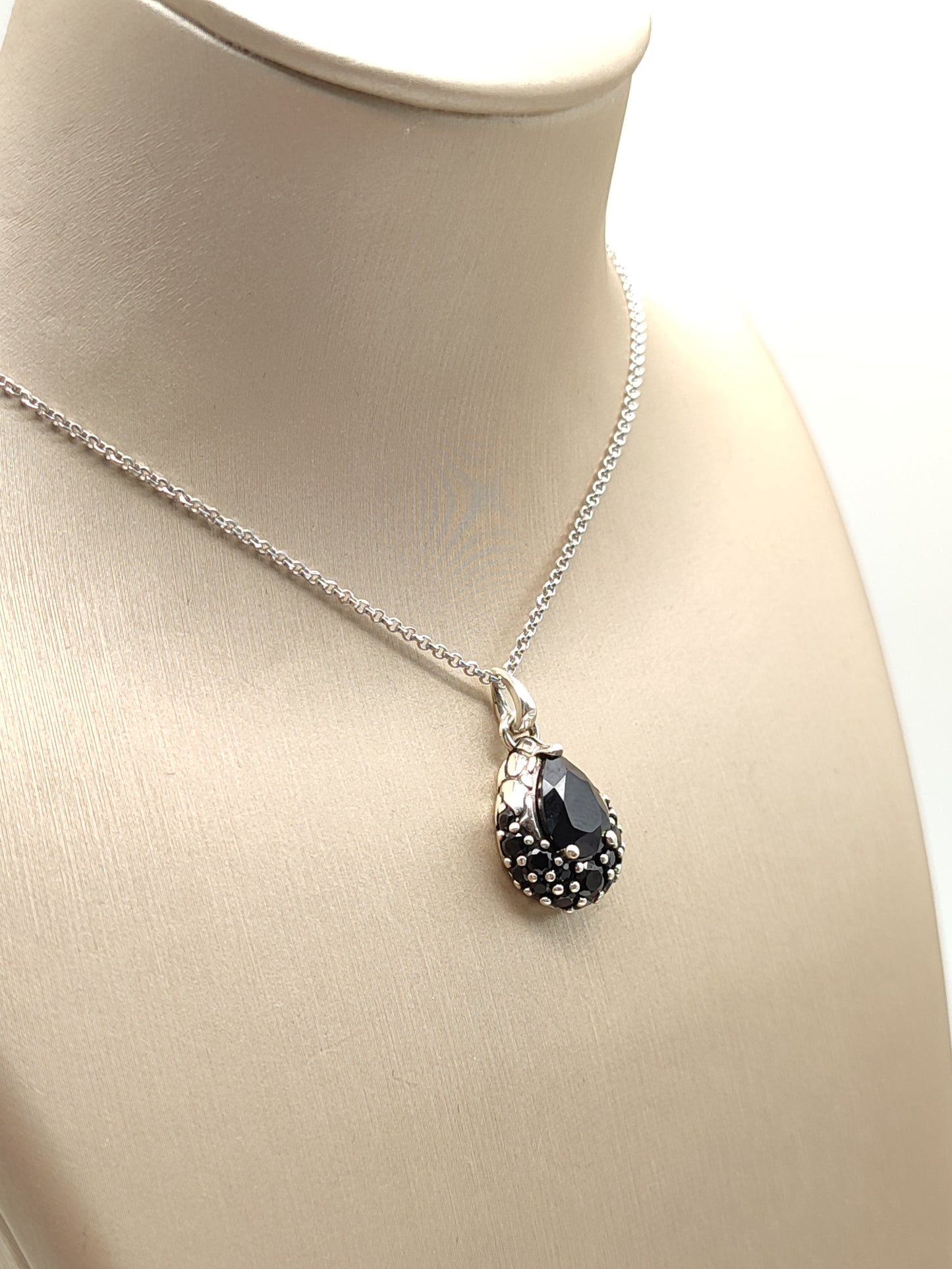 Choker with black spinel pendant