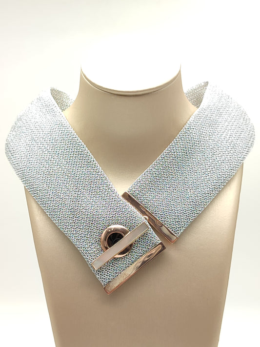 Choker in silver fabric and mother of pearl