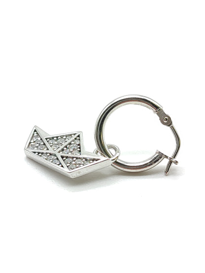 Mono boat earring with zircons