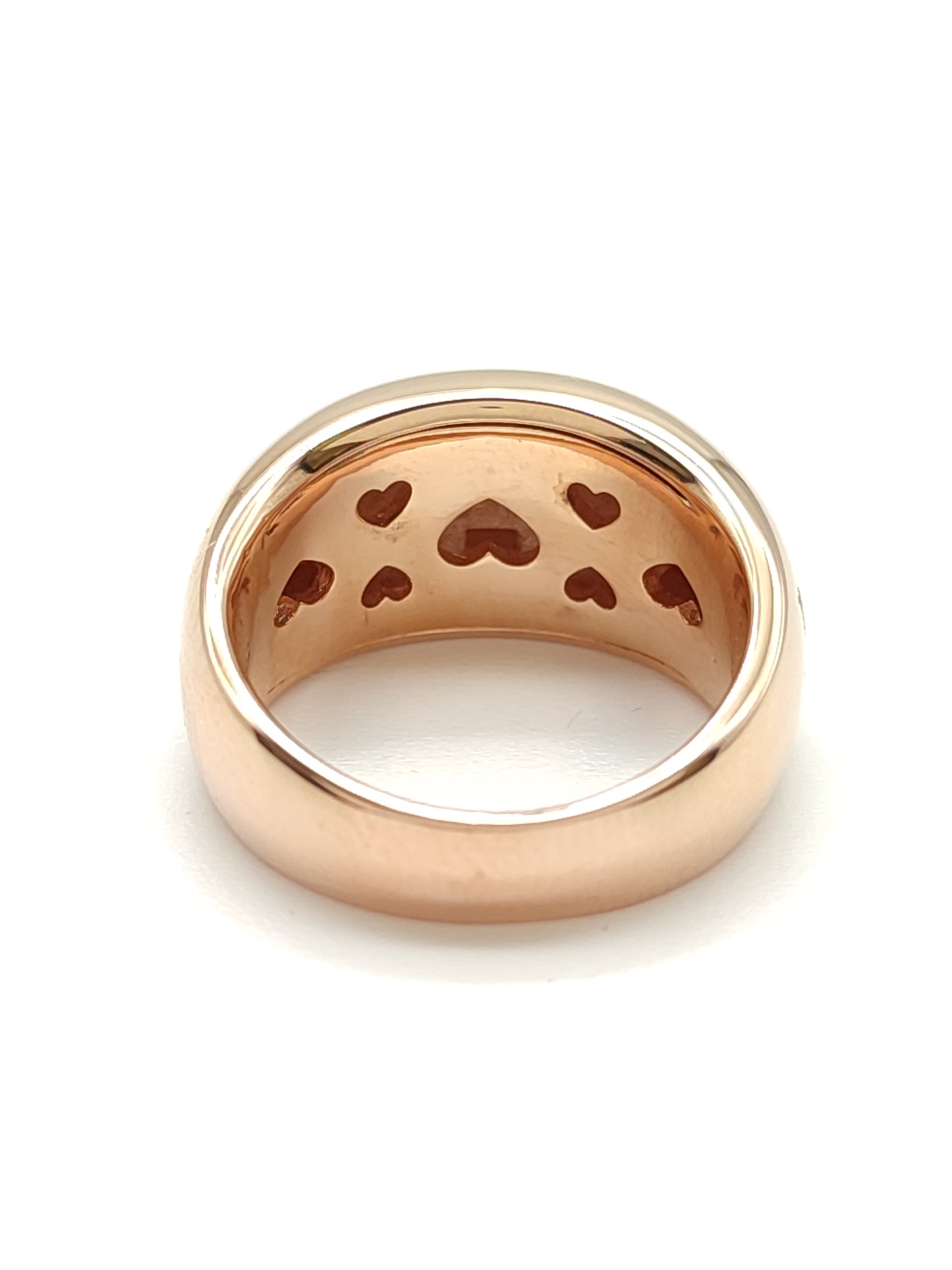 Rounded scaled band ring