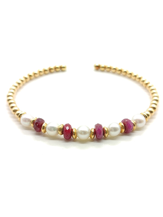 Gold bracelet with pearls and rubies