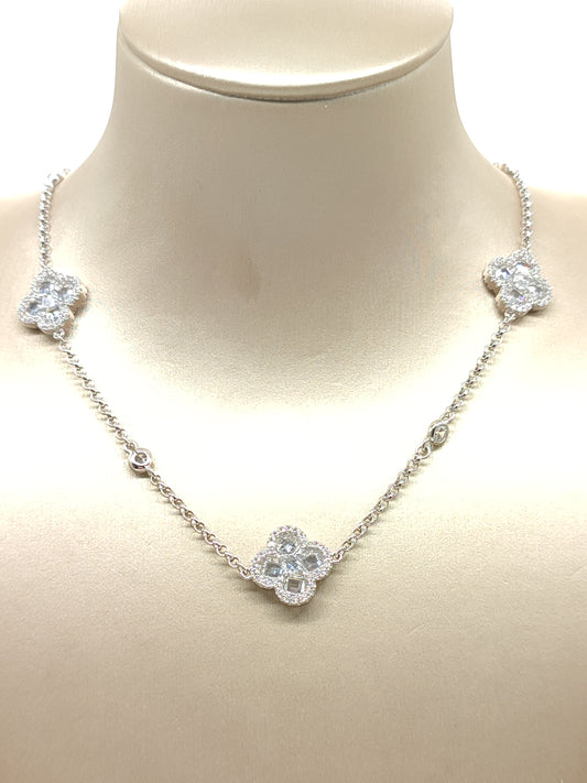 Flower necklace in silver and zircons