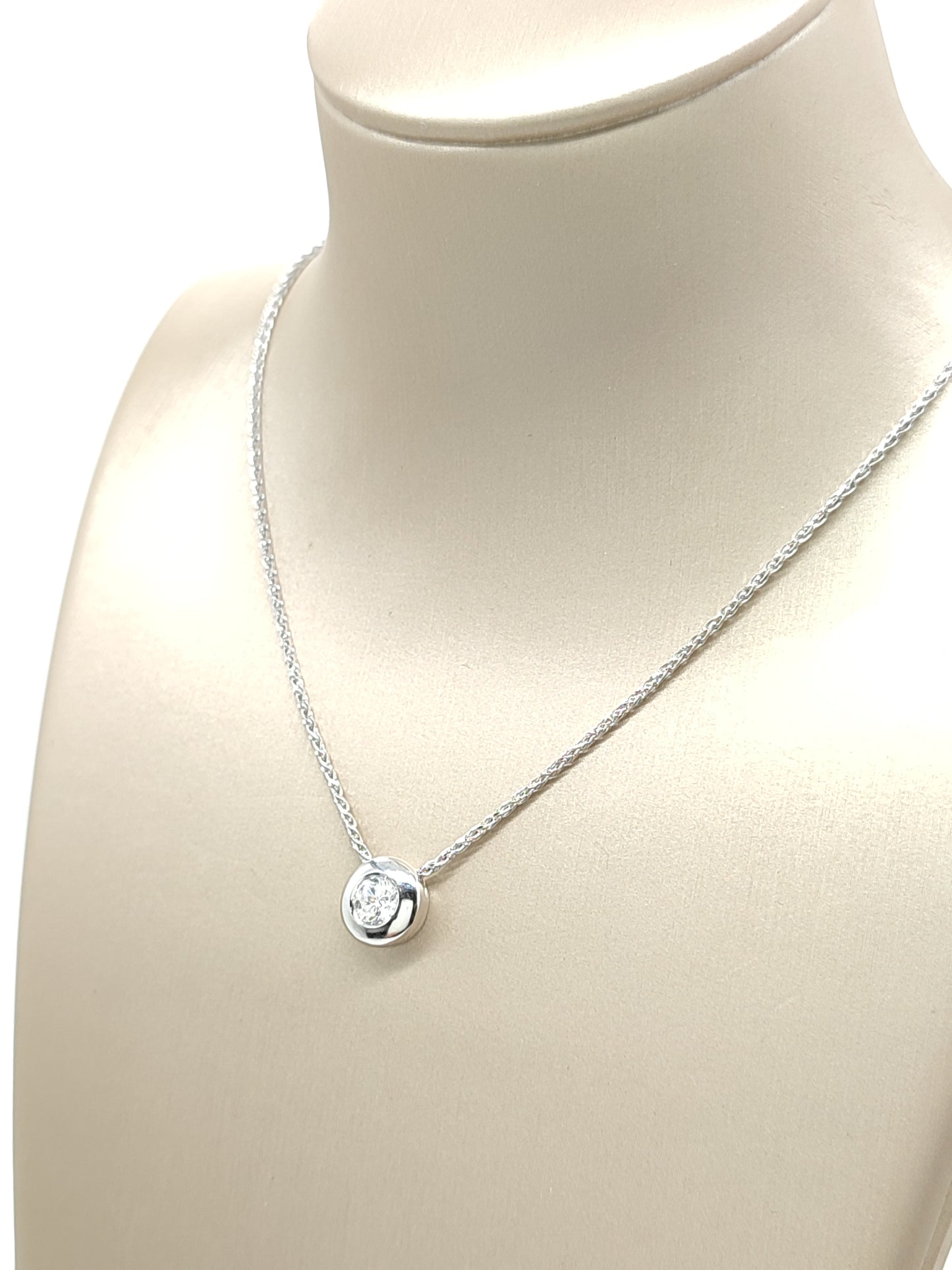 Light point choker with 0.50ct diamond