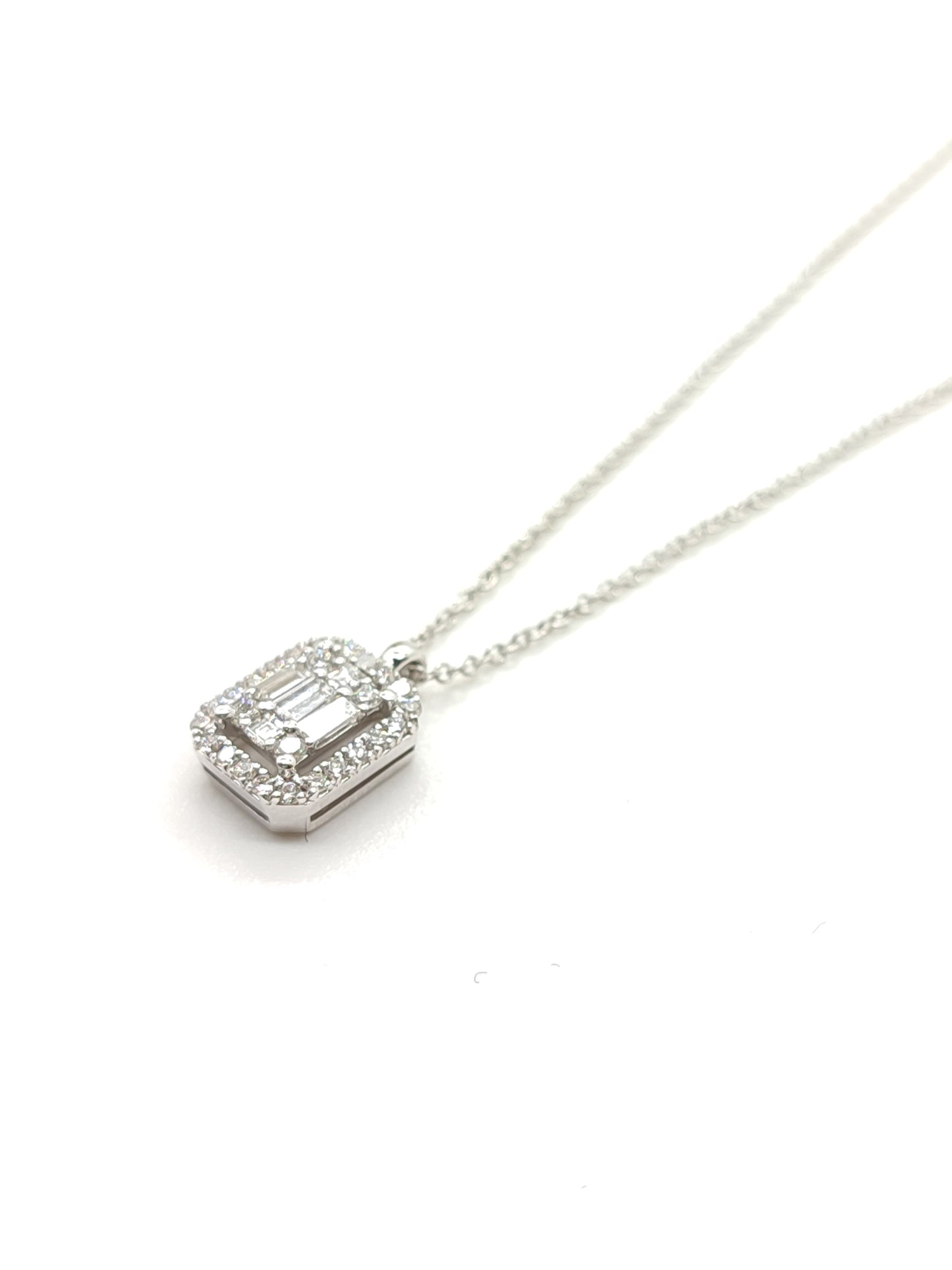 Gold necklace with rectangular pavé of 0.33ct diamonds