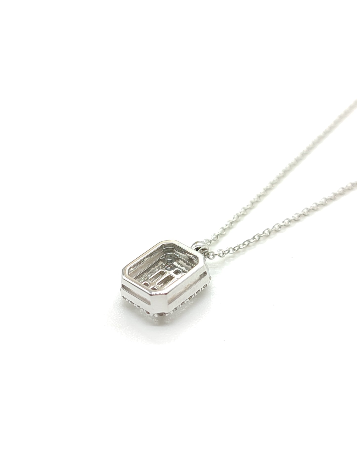 Gold necklace with rectangular pavé of 0.33ct diamonds