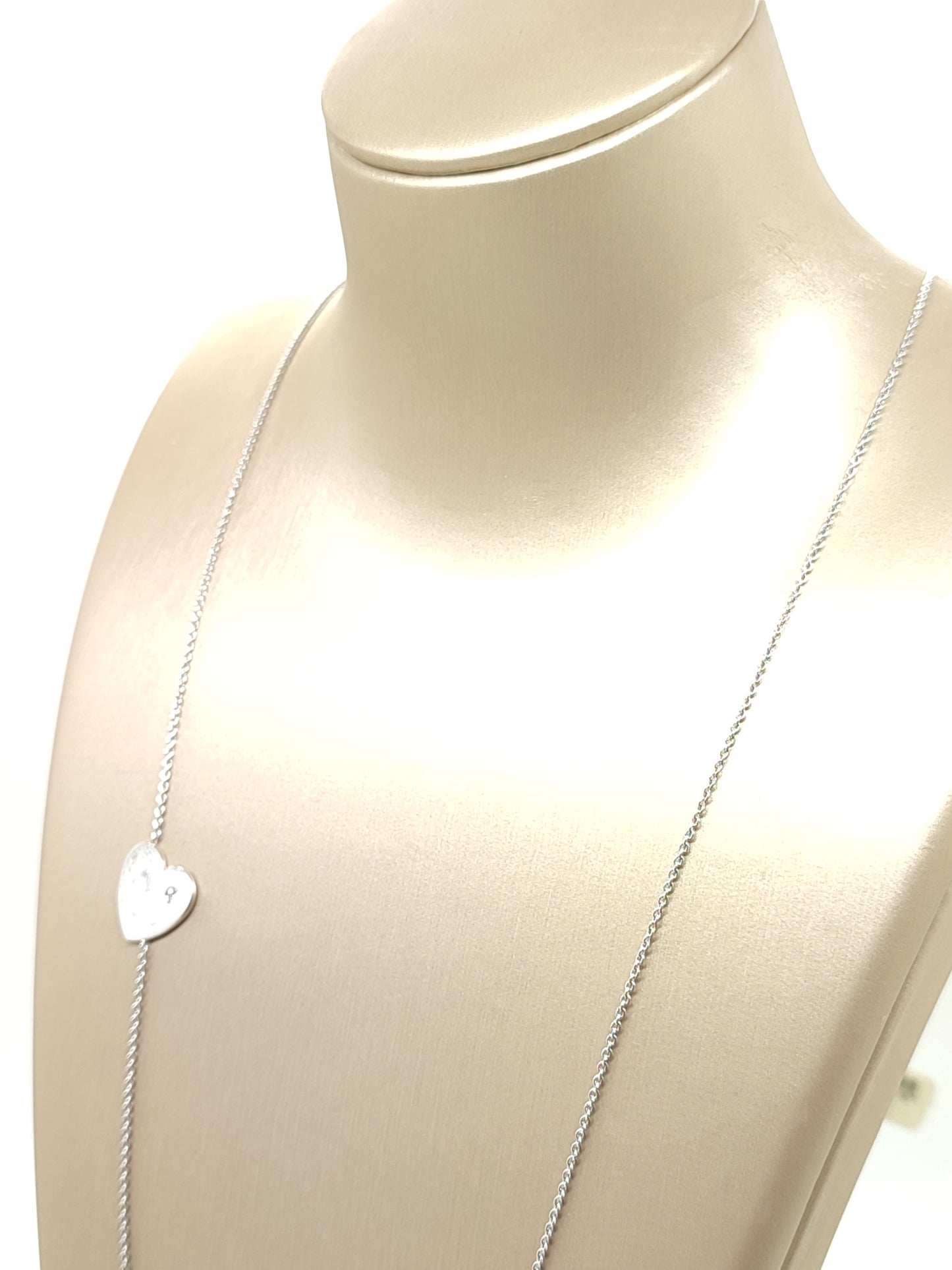 Gold necklace with heart and 0.03ct diamond