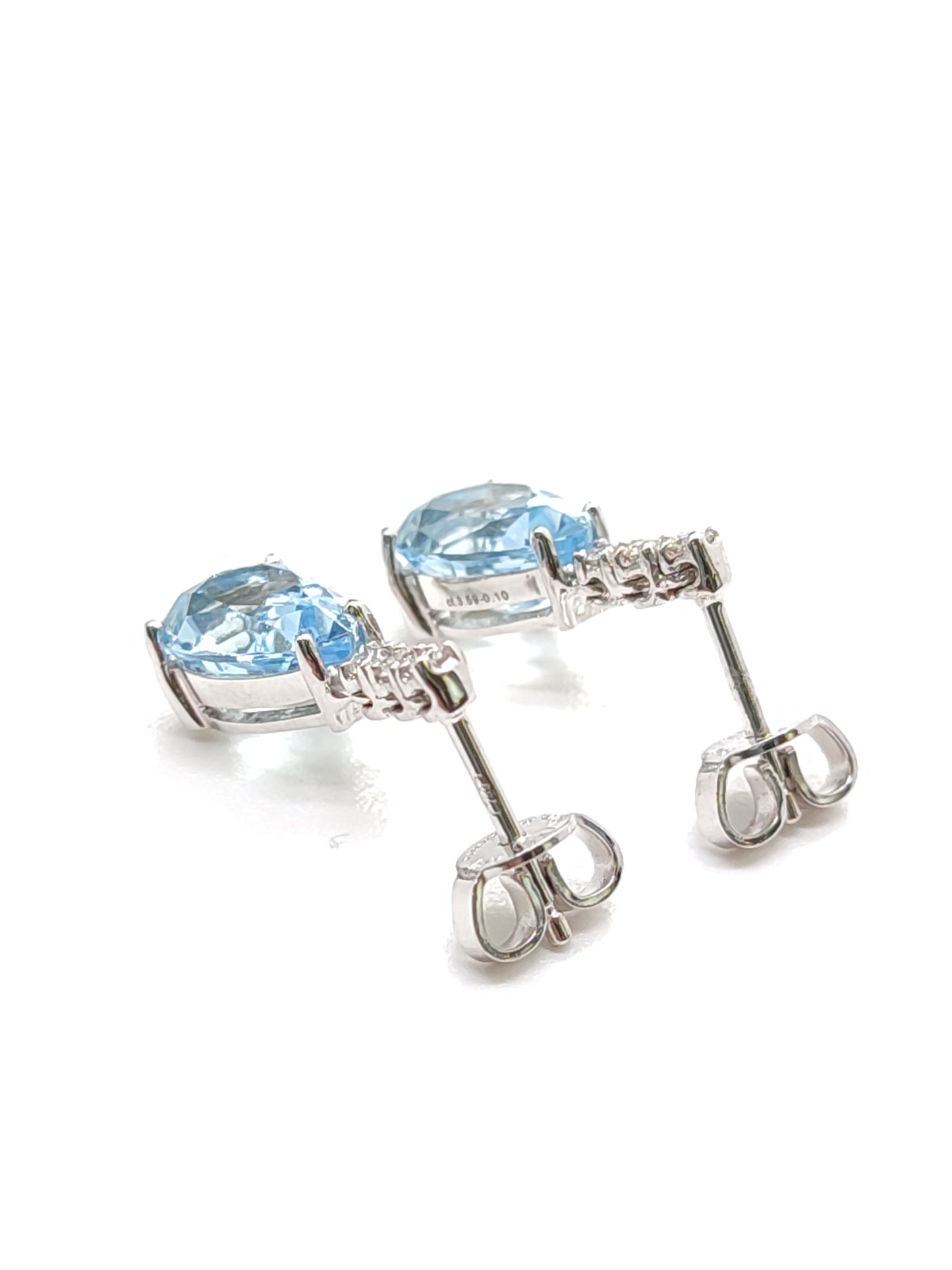 Gold earrings with diamonds and aquamarine
