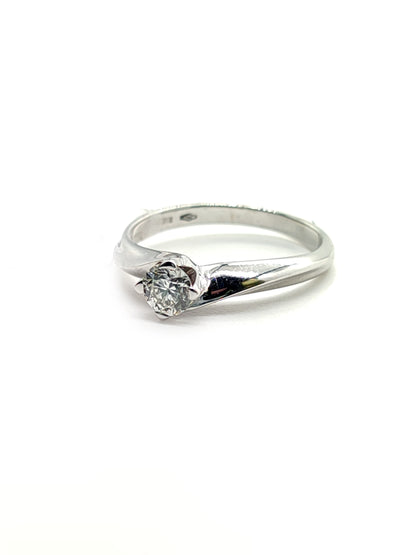 Gold solitaire ring with 0.30ct diamond